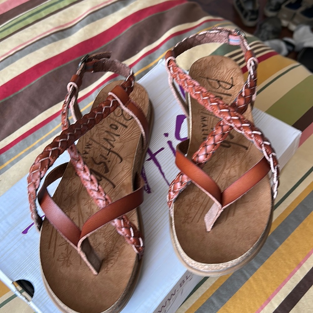 New in box blowfish sandals